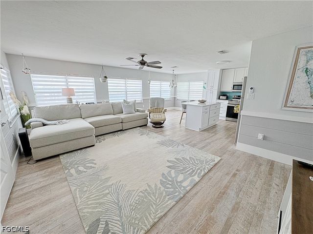 2691 Geary ST, Matlacha, FL 33993