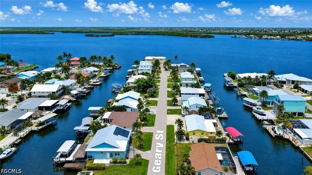 2691 Geary ST, Matlacha, FL 33993