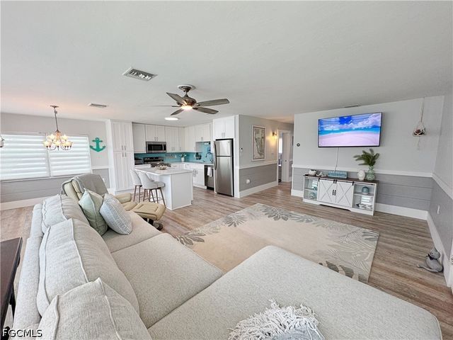 2691 Geary ST, Matlacha, FL 33993