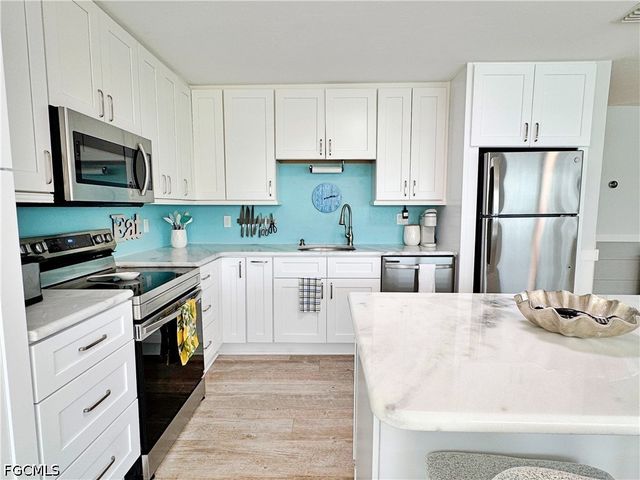 2691 Geary ST, Matlacha, FL 33993