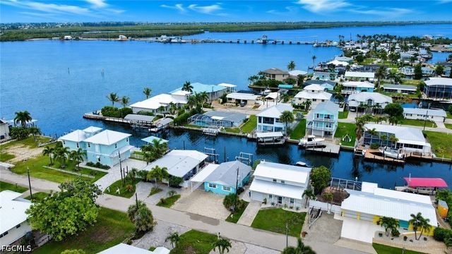2691 Geary ST, Matlacha, FL 33993