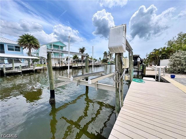 2691 Geary ST, Matlacha, FL 33993