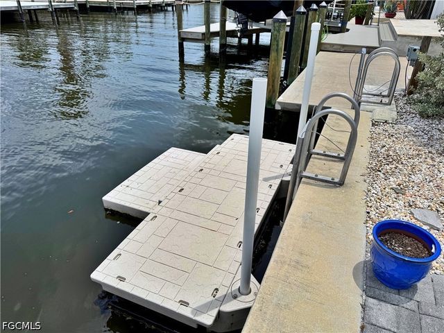 2691 Geary ST, Matlacha, FL 33993
