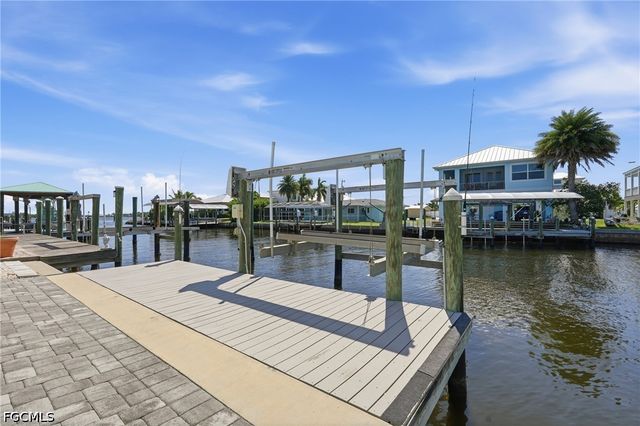 2691 Geary ST, Matlacha, FL 33993