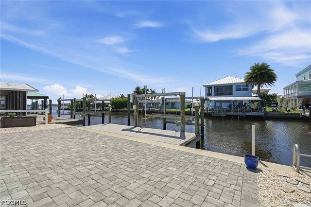 2691 Geary ST, Matlacha, FL 33993