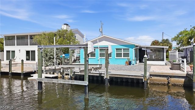 2691 Geary ST, Matlacha, FL 33993