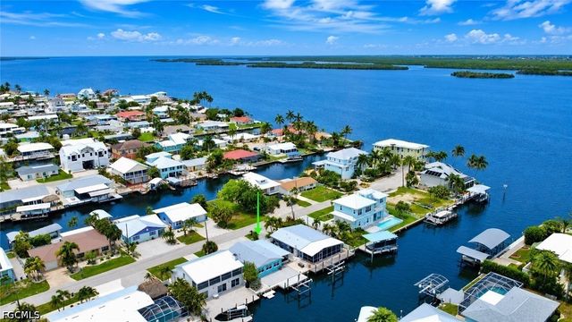 2691 Geary ST, Matlacha, FL 33993
