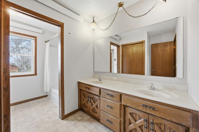 1013 63rd Avenue N, Moorhead, MN 56560