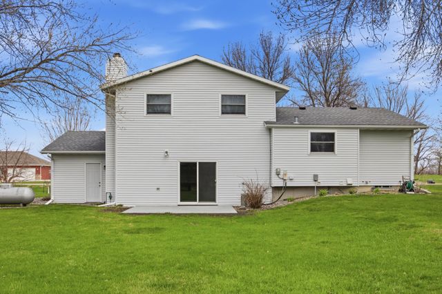 1013 63rd Avenue N, Moorhead, MN 56560
