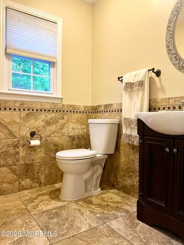 16 Templer Way, Hazlet, NJ 07730