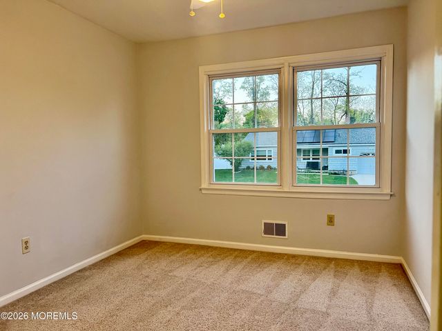 16 Templer Way, Hazlet, NJ 07730