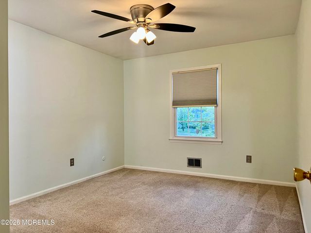 16 Templer Way, Hazlet, NJ 07730