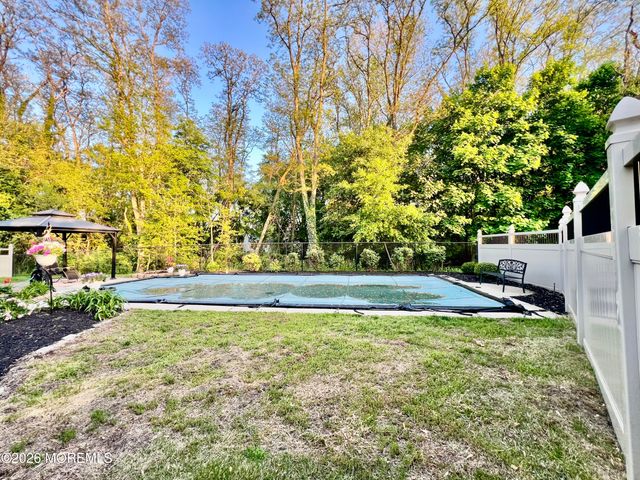 16 Templer Way, Hazlet, NJ 07730