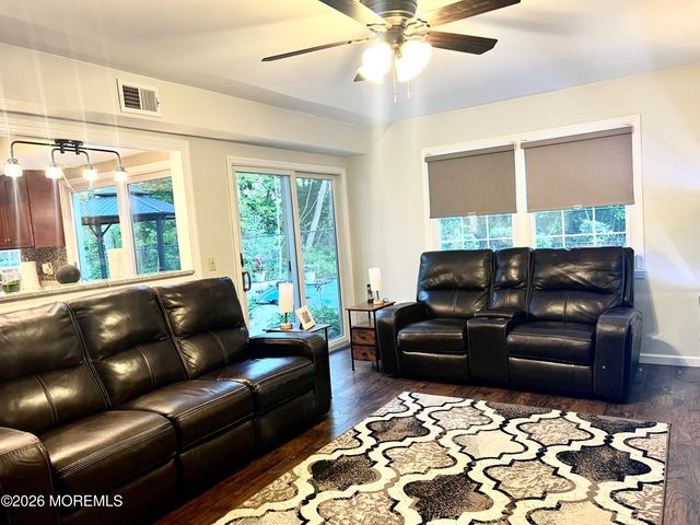 16 Templer Way, Hazlet, NJ 07730
