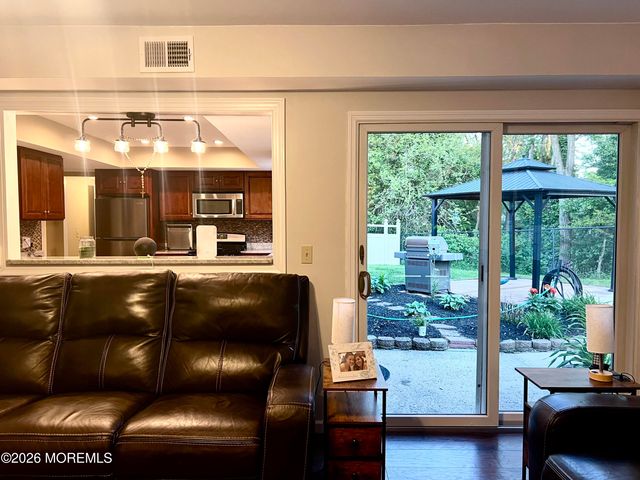 16 Templer Way, Hazlet, NJ 07730