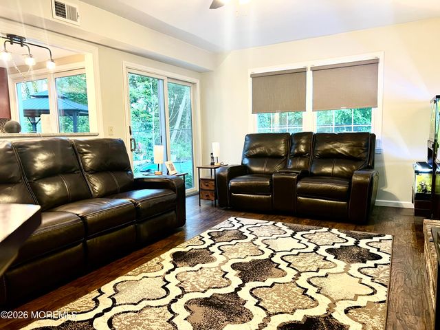 16 Templer Way, Hazlet, NJ 07730