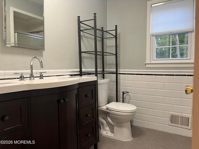 16 Templer Way, Hazlet, NJ 07730