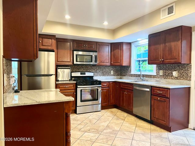 16 Templer Way, Hazlet, NJ 07730