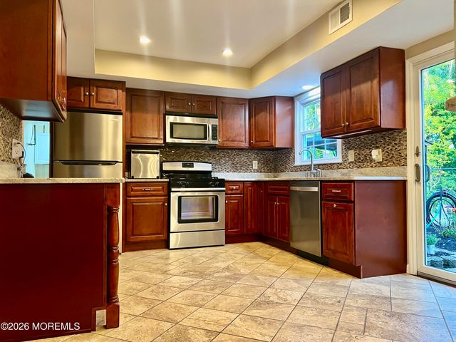 16 Templer Way, Hazlet, NJ 07730