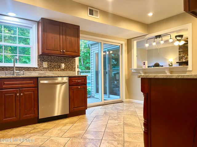16 Templer Way, Hazlet, NJ 07730