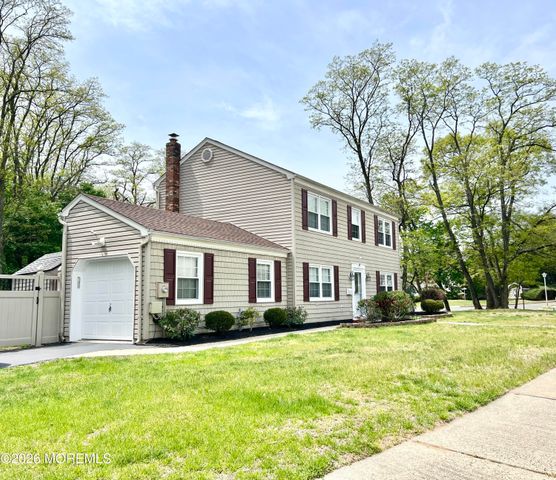 16 Templer Way, Hazlet, NJ 07730