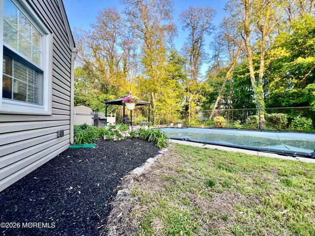 16 Templer Way, Hazlet, NJ 07730
