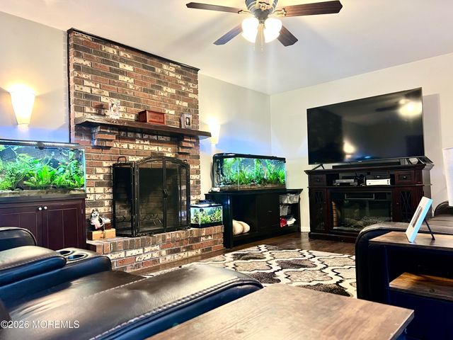 16 Templer Way, Hazlet, NJ 07730