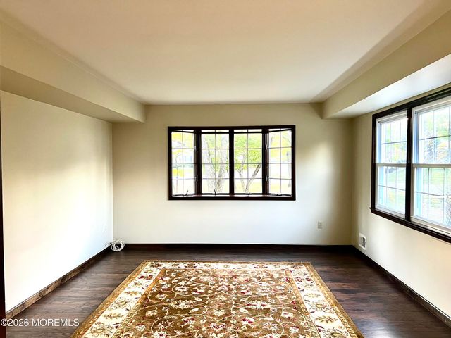 16 Templer Way, Hazlet, NJ 07730