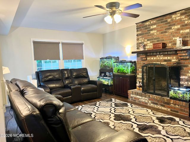 16 Templer Way, Hazlet, NJ 07730