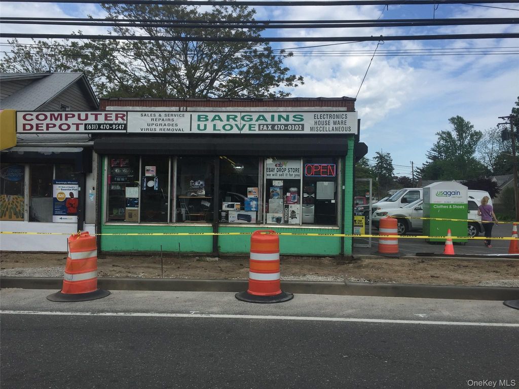184 Depot Road, Huntington Station, NY 11746 — exterior
