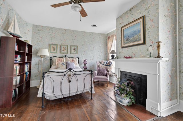 116 East Main Street, Abingdon, VA 24210