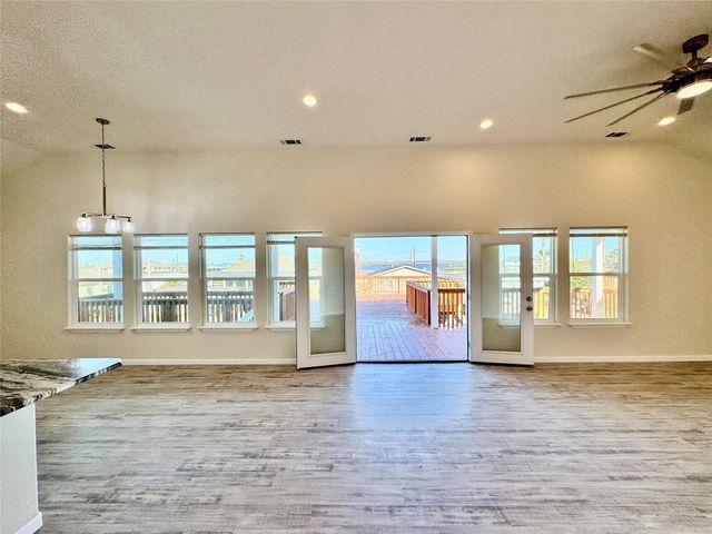 18 Edgewater, Bayou Vista, TX 77563