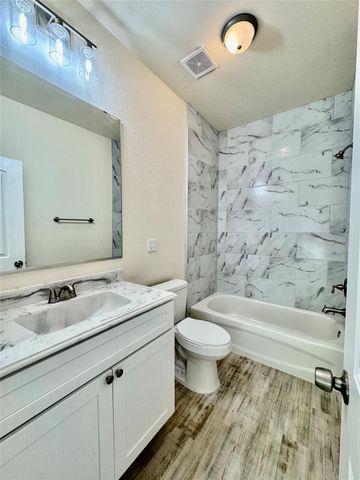 18 Edgewater, Bayou Vista, TX 77563