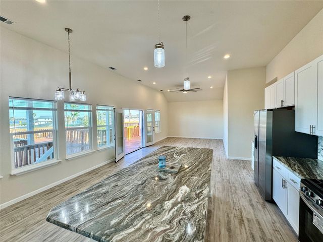 18 Edgewater, Bayou Vista, TX 77563