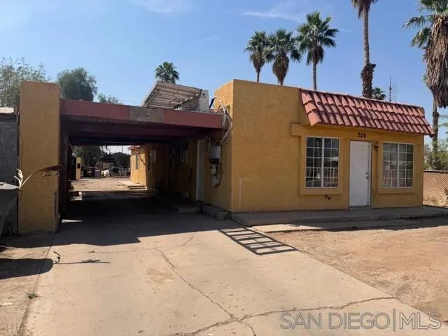 200 Lopez Ct, Calexico, CA 92231