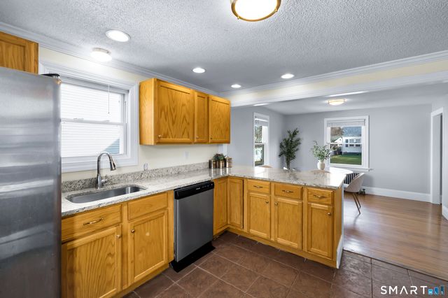 94 Benton Street, Manchester, CT 06040