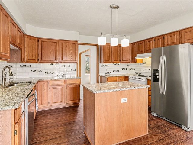 19 Royal Birkdale Court, Perinton, NY 14526