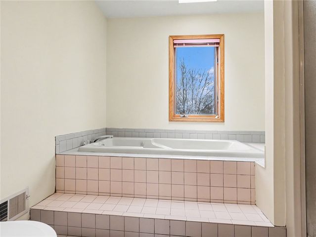 19 Royal Birkdale Court, Perinton, NY 14526