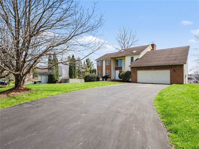 19 Royal Birkdale Court, Perinton, NY 14526