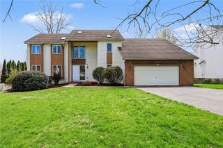 19 Royal Birkdale Court, Perinton, NY 14526