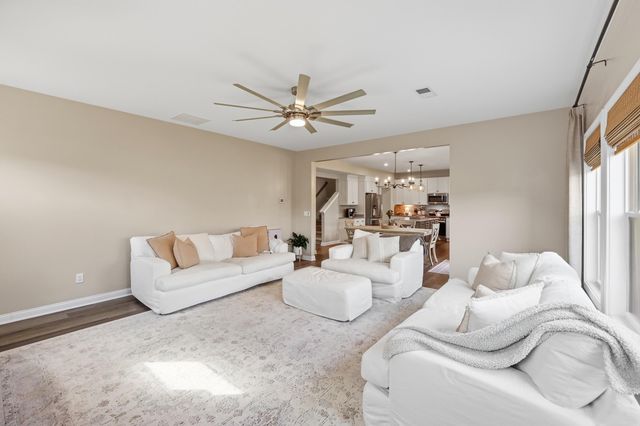 142 Dove Run Circle, Georgetown, KY 40324