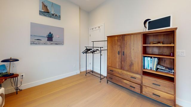 65 Meridian St 5, Boston, MA 02128