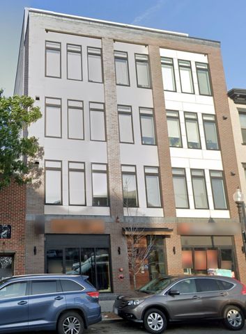 65 Meridian St 5, Boston, MA 02128
