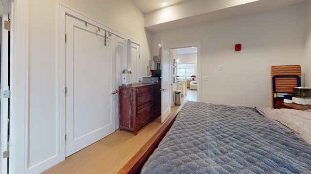 65 Meridian St 5, Boston, MA 02128