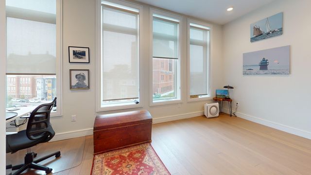 65 Meridian St 5, Boston, MA 02128
