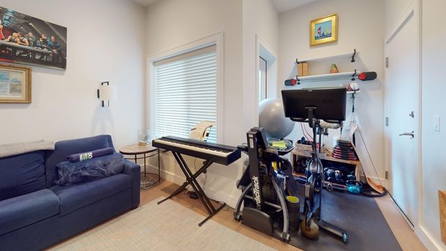 65 Meridian St 5, Boston, MA 02128