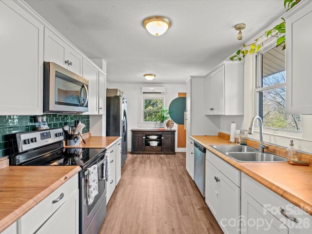 12 Maple Lane, Arden, NC 28704