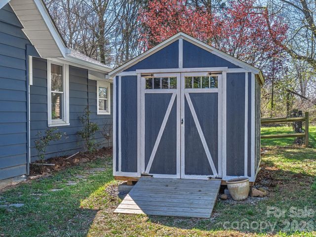 12 Maple Lane, Arden, NC 28704