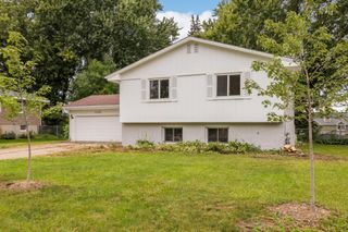 2300 Lamplight Drive, Woodbury, MN 55125