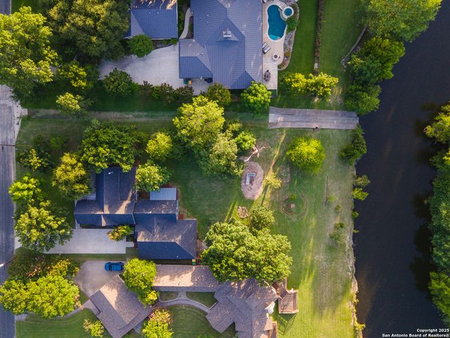 136 W Evergreen, Boerne, TX 78006